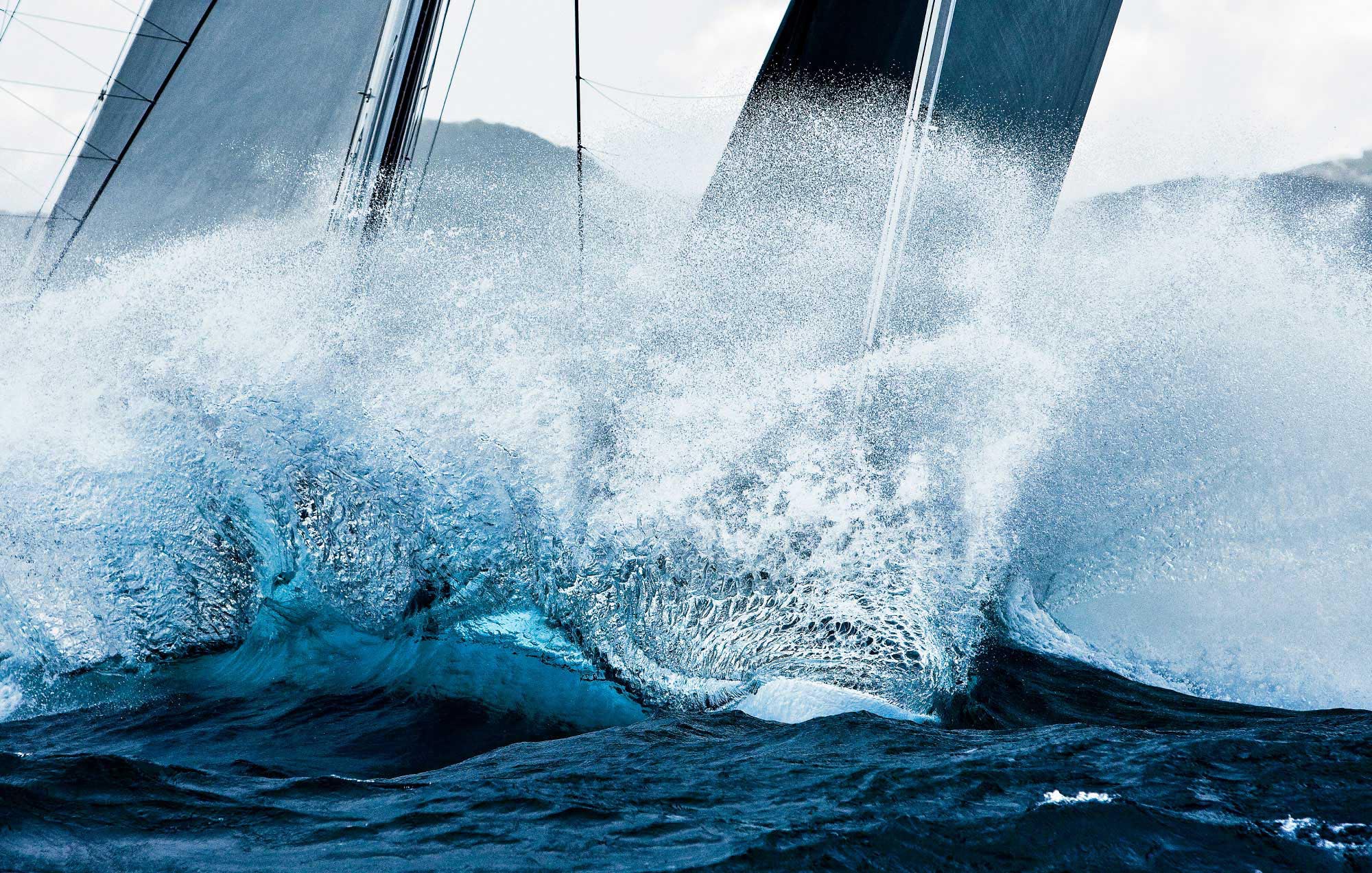Regatta-Yacht in bewegter See – Der Zukunft wegen